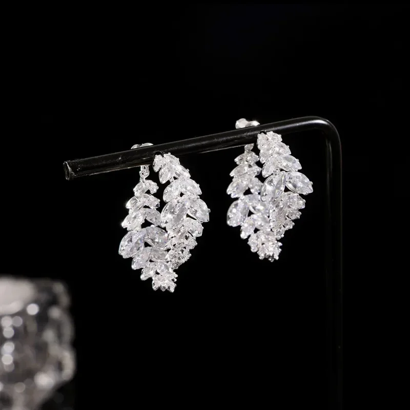 2024 New Fashion Trend Unique Design Elegant and Exquisite Zircon Leaf Earrings For Women Jewelry Wedding Party Premium Gifts