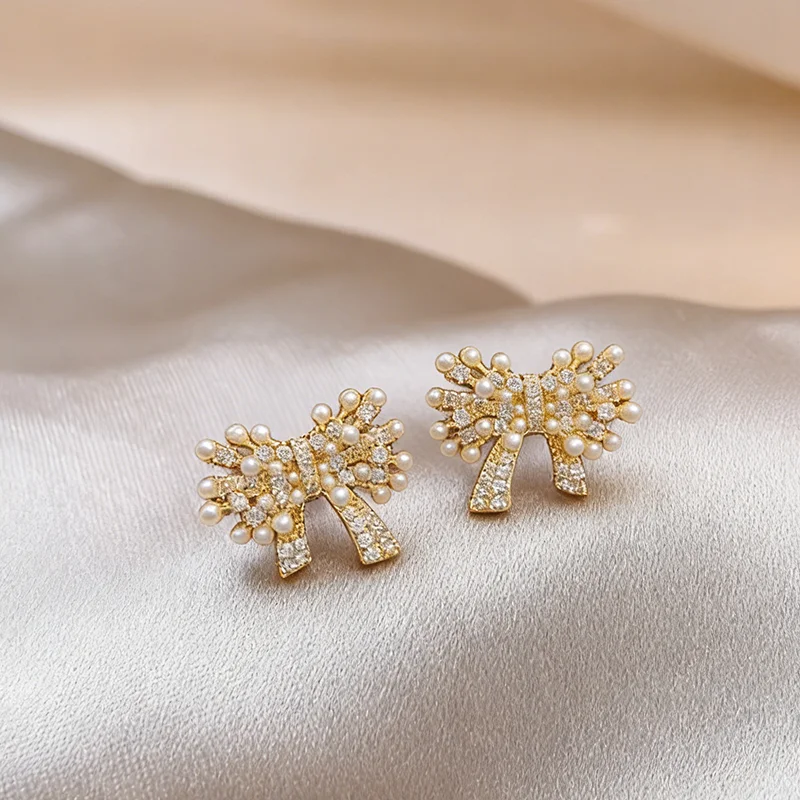 Modische Mikro-Zirkonia Schmetterling-Ohrstecker 18K Vergoldet Elegantes Accessoire für Damen Neu 2026 Luxus-Schmuck – Detail 3