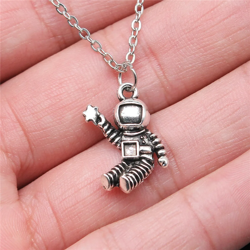 Drop Shipping Antique Silver Color 22x14mm Astronaut Necklaces Short Chain Choker Necklaces