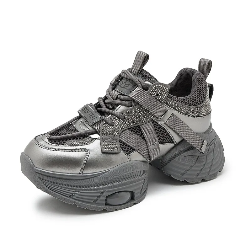 Sapatos de pai elegantes prateados de fundo grosso para mulheres, novos sapatos casuais versáteis, calçados esportivos leves que aumentam a altura