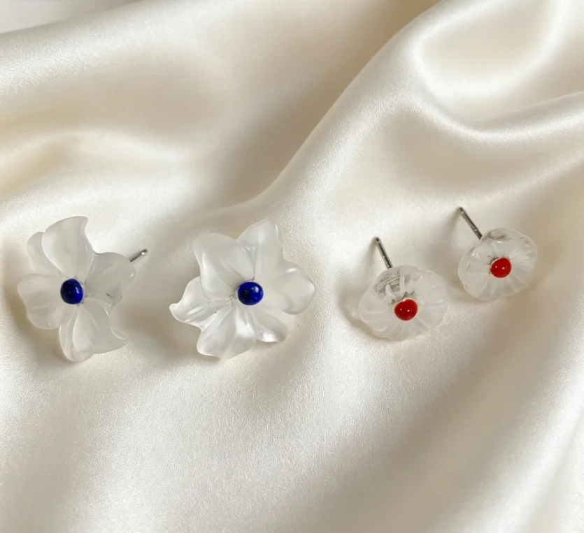 Exquisite 925 Pure Sliver Natural Frosted White Crystal Flower Stud Earrings Delicate Accent Lapis/Agate Dahlia Ear Buckle Jewel