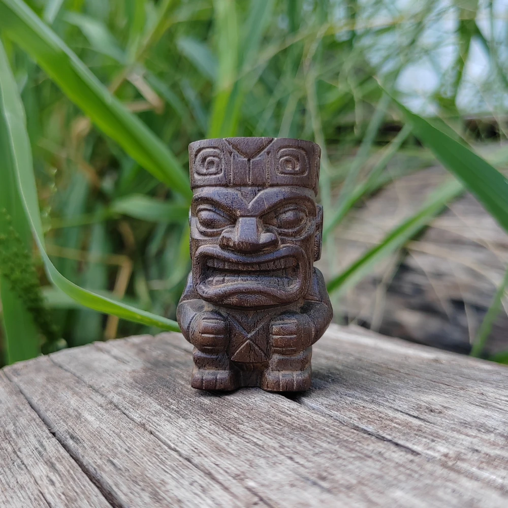 Holzfigur, handgeschnitzt, abstrakter Stil, Totem-Design. Geeignet für Halloween-Dekorationen, Party-Dekorationen, Einweihungsgeschenke, Innendekorationen, Schlafzimmer, Geschenke für die