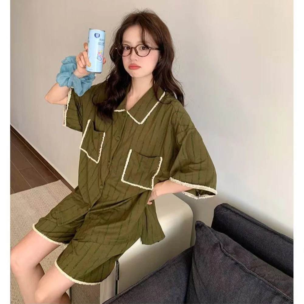 طقم بيجامات مخططة باللون الأخضر للفتيات على طراز هاراجوكو الياباني Y2K ملابس منزلية فضفاضة صيفية أمريكية يمكن ارتداؤها في الخارج