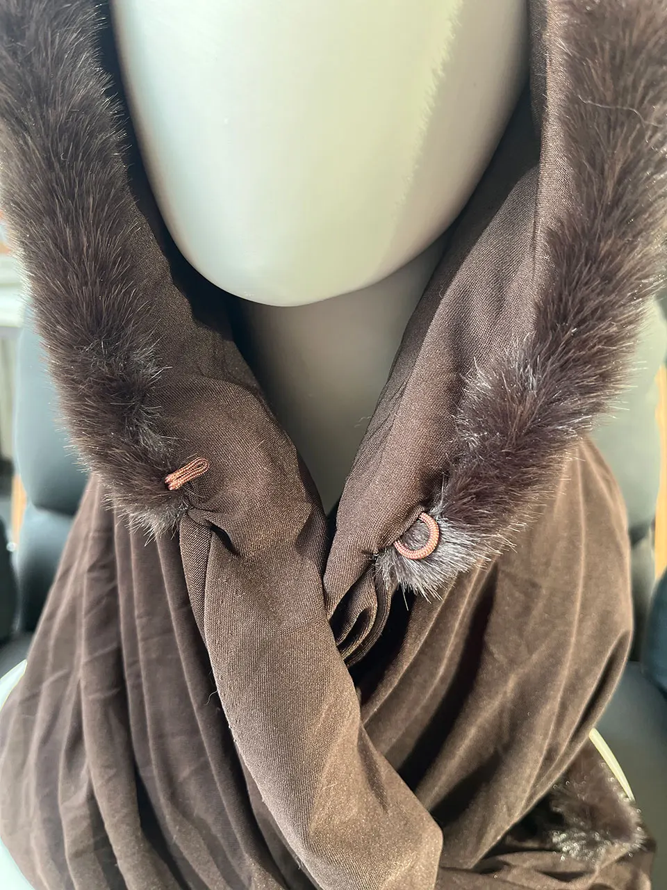 Kunstnerzfell-Mütze mit Kapuze für Damen, Winter-Wärme, Luxuriöser Vollpelz-Kunstnerzschal, Stilvolle Modische Damen-Outdoor-Kopfbedeckung – Detail 7
