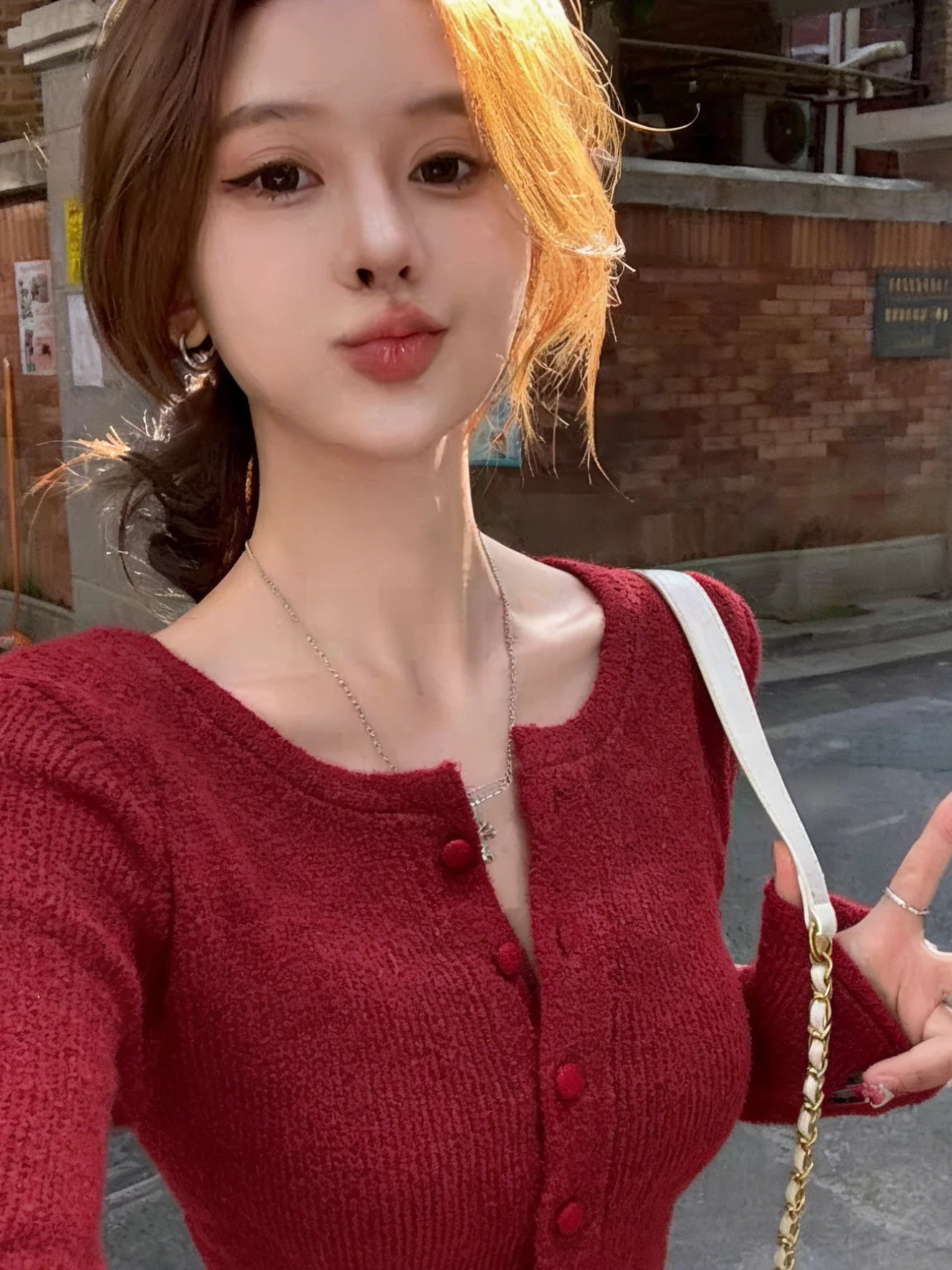 

Color Block Knitted Sweater round Neck Long Sleeve Women's Slim Fit Style New Year Red Trendy Top Korean Design Early Spring