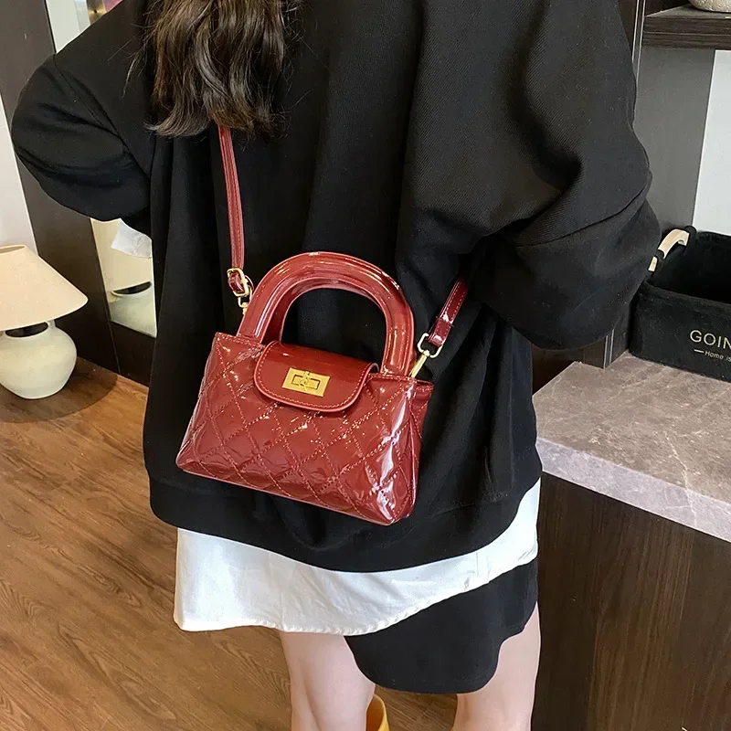 

2025 Summer Women's New Trendy Minimalist Quilted Small Square Bag - Multi-Function Leisure Travel Essentials for Ladies