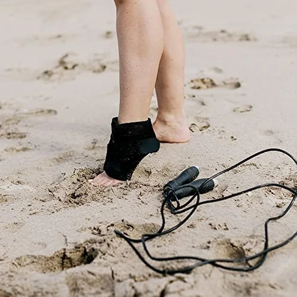 Attelle de cheville noire respirante, conception ergonomique durable pour la récupération des blessures sportives, prévention des entorses et stabilité