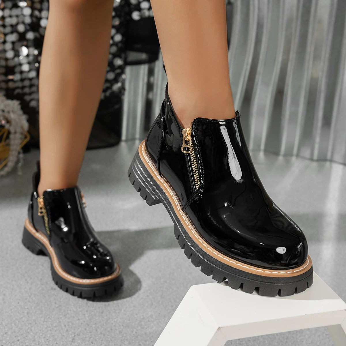 2026 NEUE Runde Zehenkappe Dicke Sohle Knöchelstiefel Modische Bequeme Damen Kurze Stiefel Übergrößen Plateau-Schuhe Damenstiefel – Detail 5