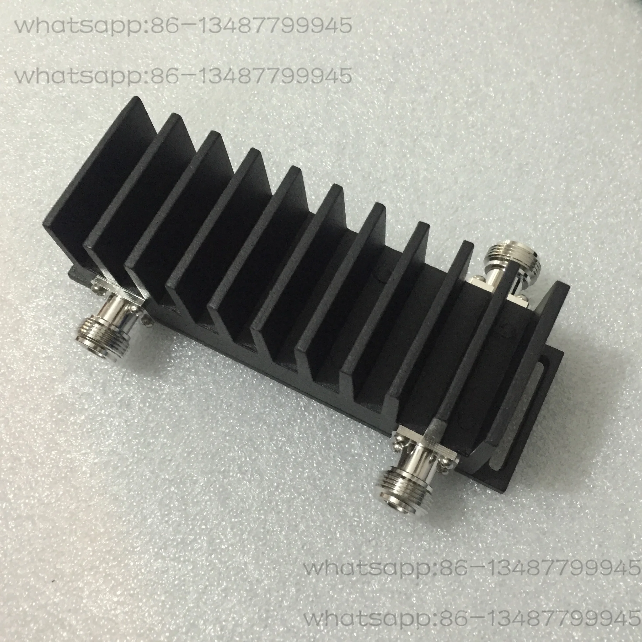 Stesso combinatore di frequenza 400-470 MHz, ponte 3 dB due ingressi e una uscita, testa N femmina, due in uno, N-Femmina
