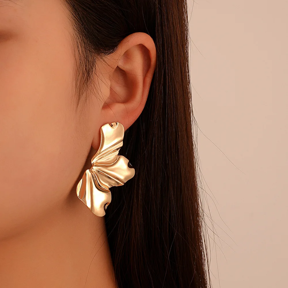 

Elegant Exaggerated Metal Petal Flower Stud Earrings for Women Vintage Piercing Earrings Jewelry Party Accessories Gift