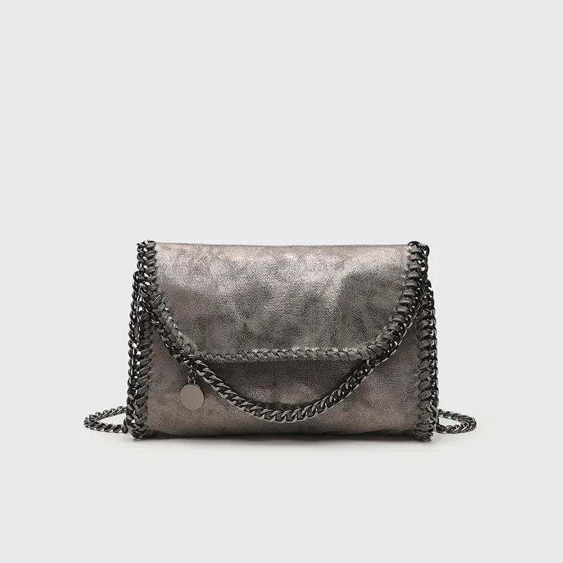 Tas Bahu Tunggal Rantai Besi Multifungsi Modis Tas Amplop Lapisan Poliester Bukaan Penutup Gaya Hip Hop untuk Wanita