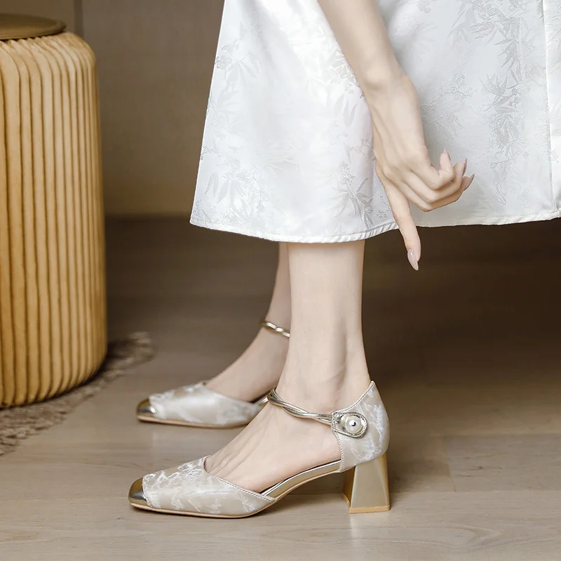 

Women's Sandals Chinese Style High Heel Sandals Elegant Luxury Square Heel Sandals Women Buckle Strap Floral Silk Upper