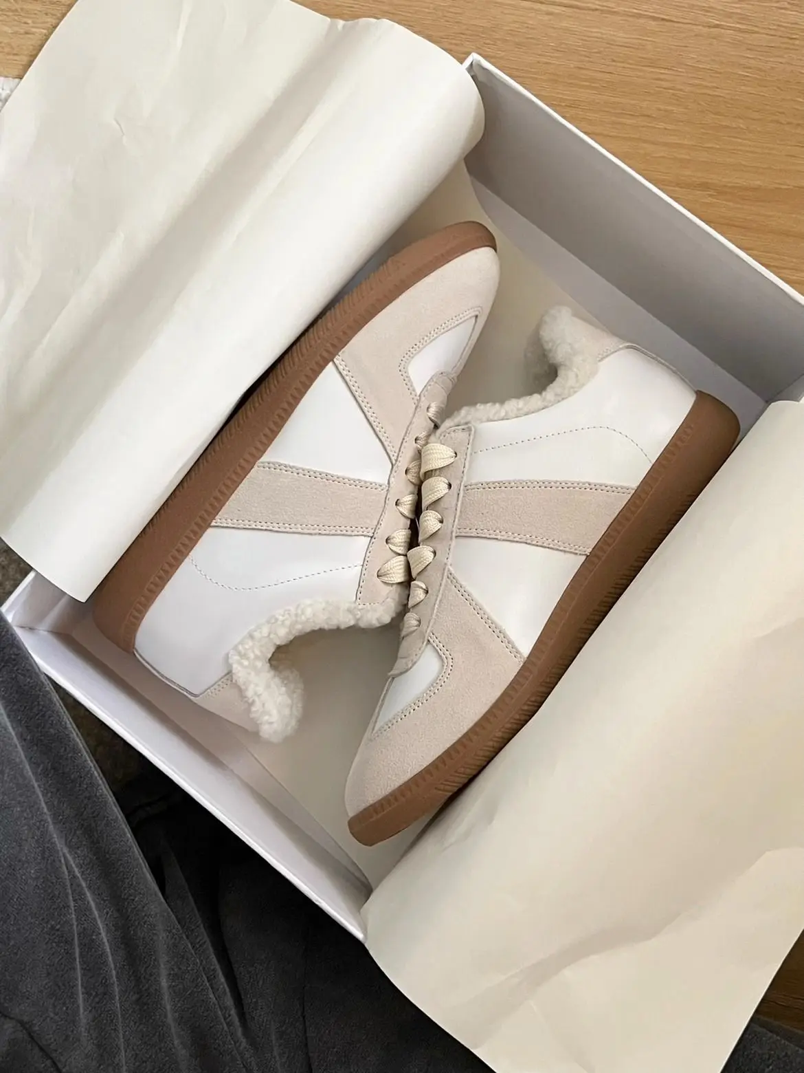 الخريف والشتاء Tenis De Mujer أحذية تدريب جديدة للنساء الدافئة الفراء المتكاملة القطن عدم الانزلاق الأبيض للنساء حذاء كاجوال