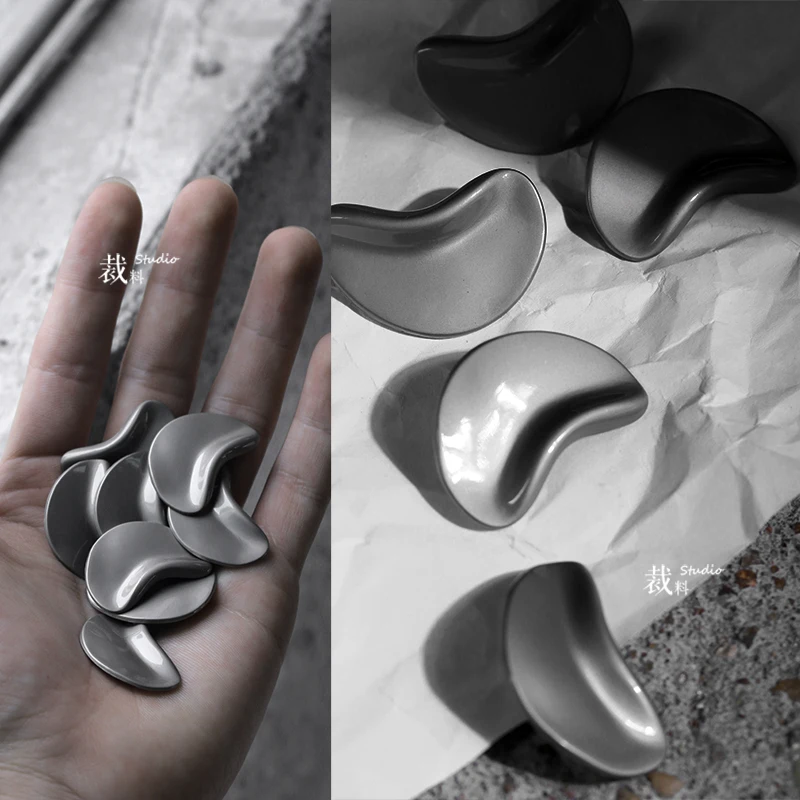 

Дизайнерские 10 шт., высококачественные креативные металлические пуговицы в форме полумесяца неправильной формы, пуговицы для рубашки, размер 28 мм