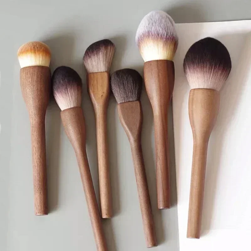 Europäischer Vintage-Make-up-Pinsel mit Holzgriff, hochwertiges Walnussholz, loses Puder, Rouge, Foundation, Konturpinsel, weiches Retro-Holz-Make-up