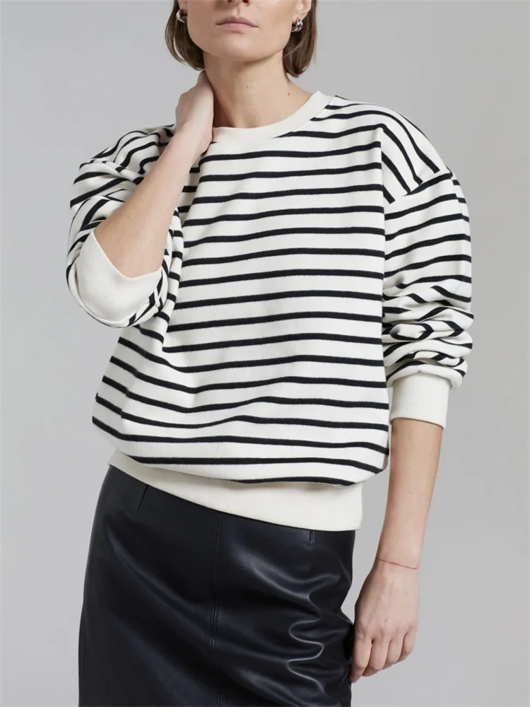 

Autumn New Women's Silhouette Loose Striped Sweatshirt Round Neck with Unique Design and Contrast Color Pullovers Top