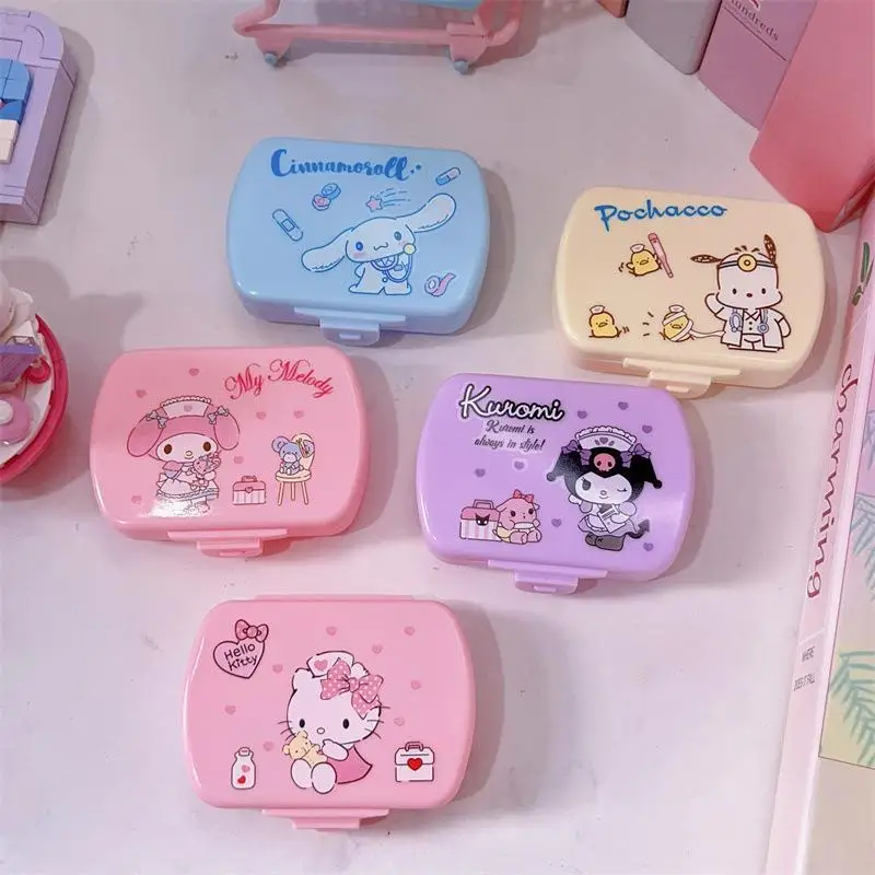 

Медицинская коробка Sanrio Hello Kitty, милый офисный работник с героями мультфильмов, студенческая коробка с шестью сетками, портативная упаковочная коробка для лекарств большой емкости