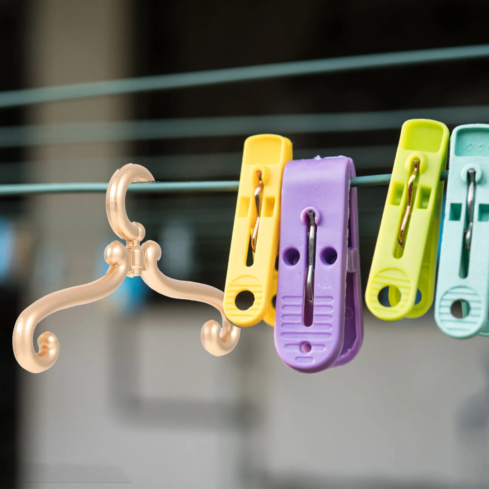 

25Pcs Mini Hangers for Clothes Sturdy Metal Dress Holder Easy Carry Suitable for Mini House Tidy Display Childrens Day Gift Idea