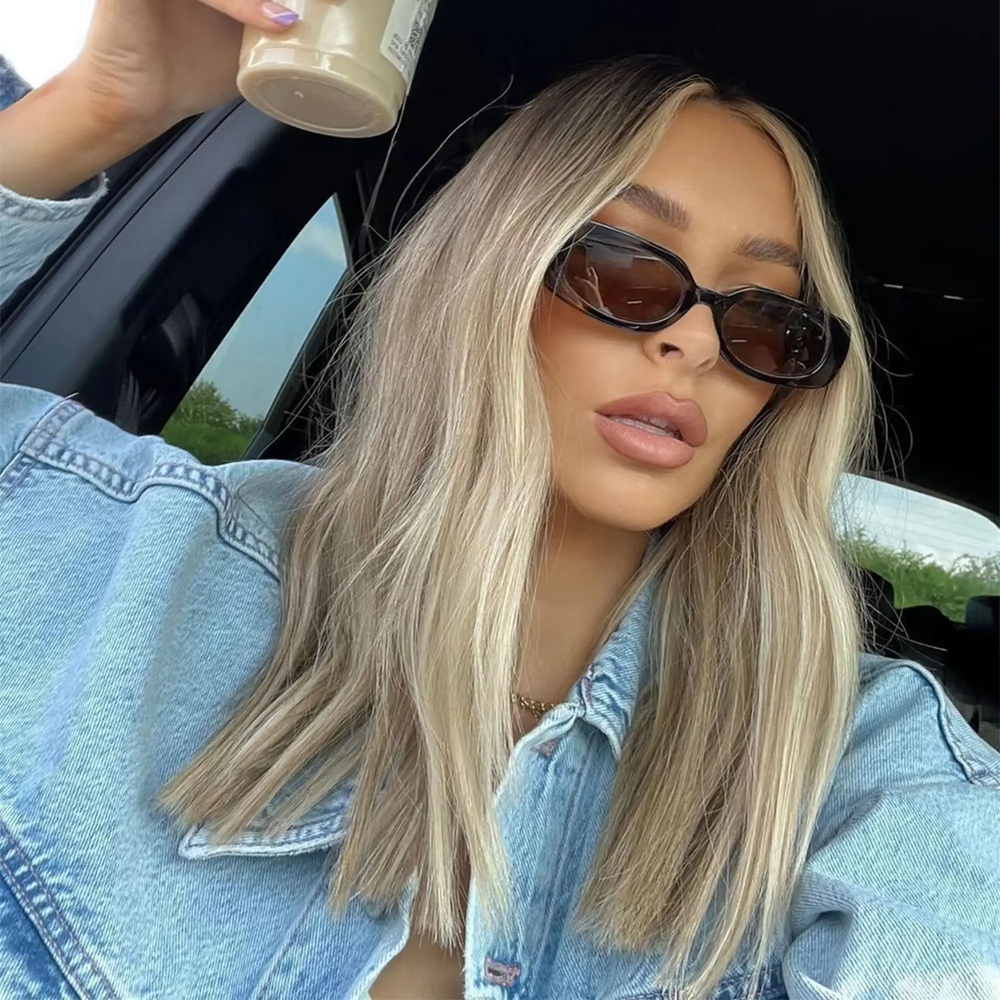 

Пепельно-русые синтетические парики Ombre Highlight Плечо 180% Бесклеевые парики высокой плотности 13*4 HD Прозрачные кружевные парики на распродаже