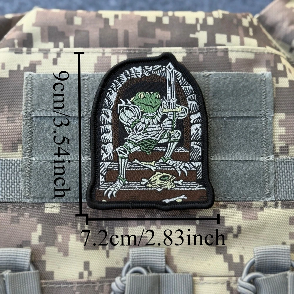 Parche bordado caballero rana medieval – Insignia moral con velcro - imagen 5