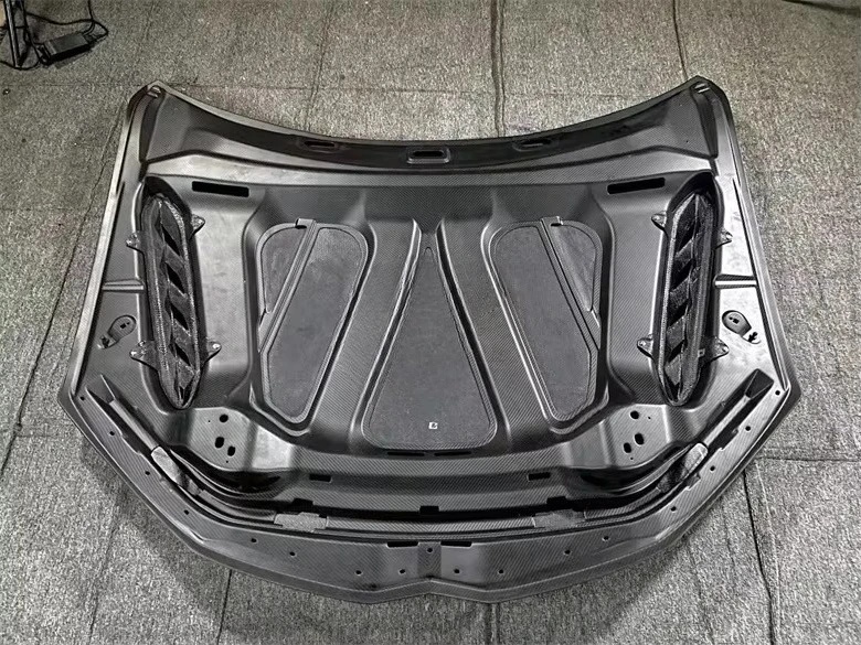 For 2023 URUS P Style Dry Carbon Fiber Engine Hood High Quality New Front Bonnet 4
