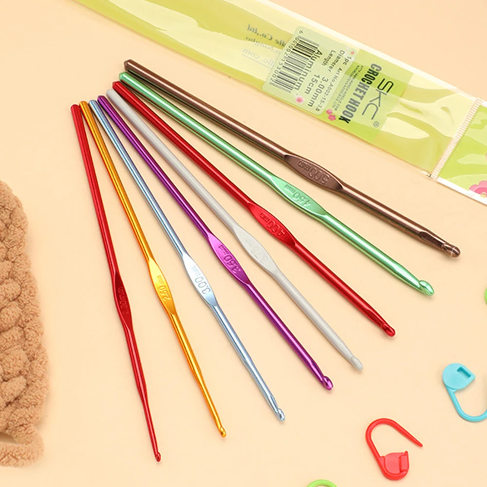 2.0 مللي متر إلى 10 مللي متر الألومنيوم الكروشيه السنانير إبر الحياكة الكروشيه السنانير التهاب المفاصل الأيدي متعدد الألوان الكروشيه الإبر ل الغزل Craf