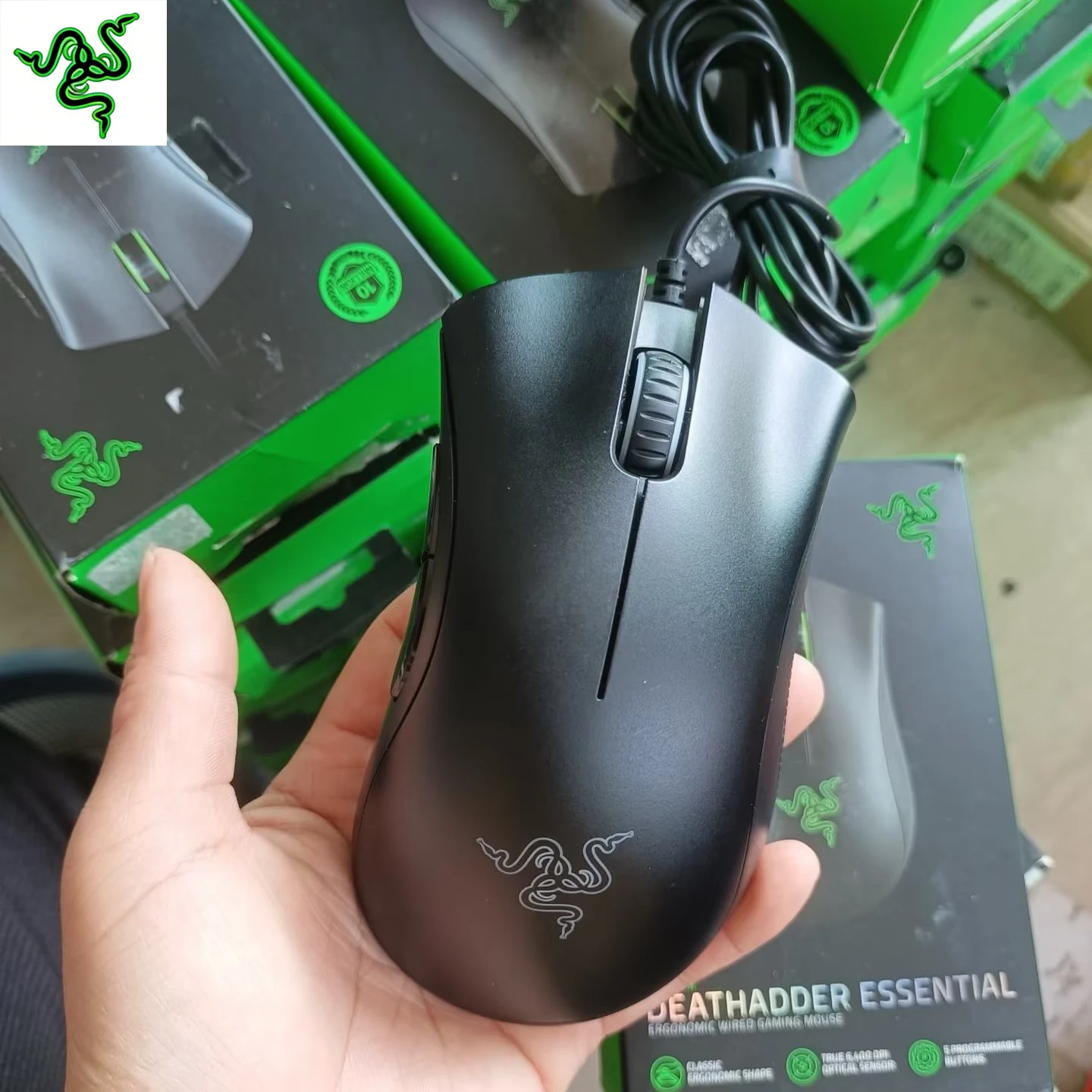 Проводная игровая мышь Razer DeathAdder Essential с разрешением 6400 DPI и кнопками для ноутбуков и ПК — эргономичный дизайн для геймеров (версия без драйверов)