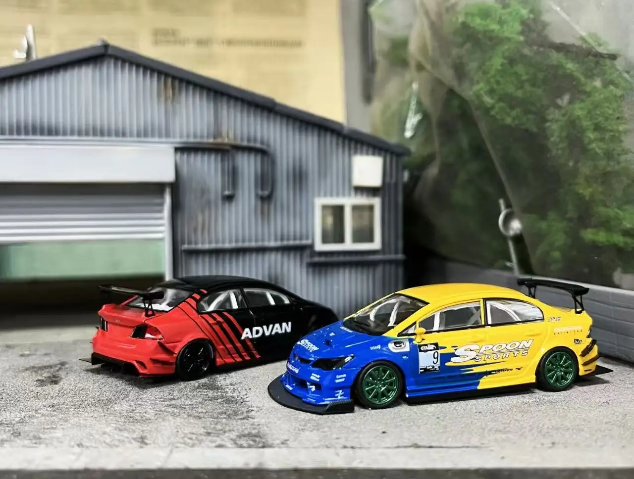 

Модель автомобиля из смолы MJ 1:64 Honda Civic FD2, орнамент
