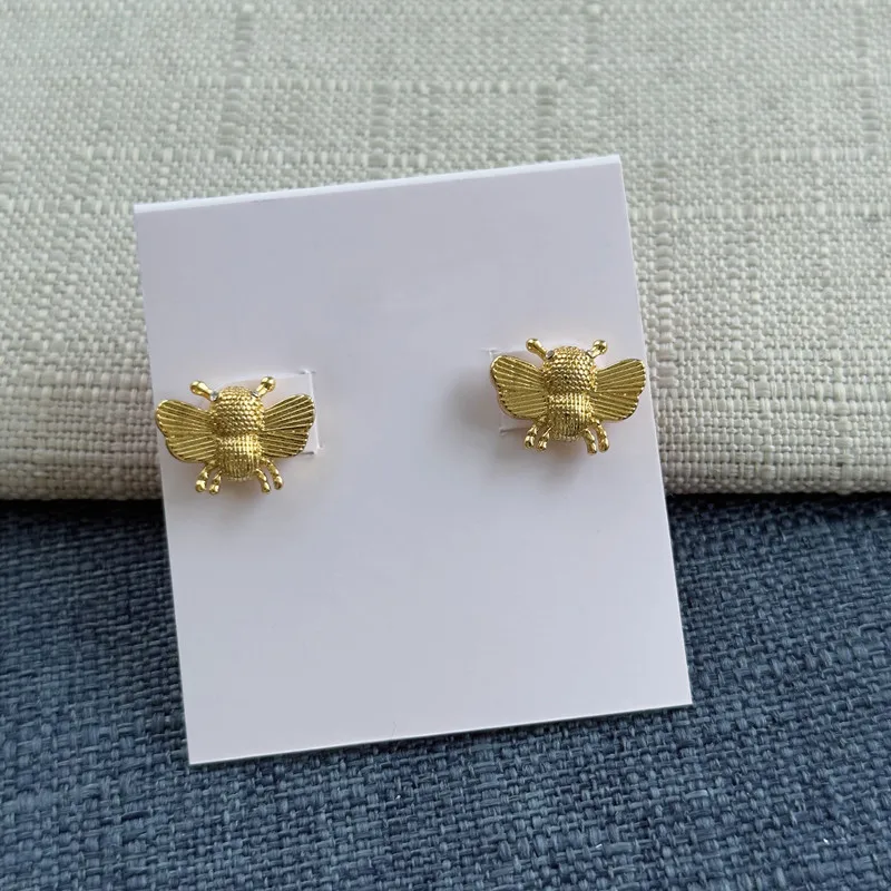 Simple S925 silver pin fresh daisy bee asymmetric earrings gold bee earrings