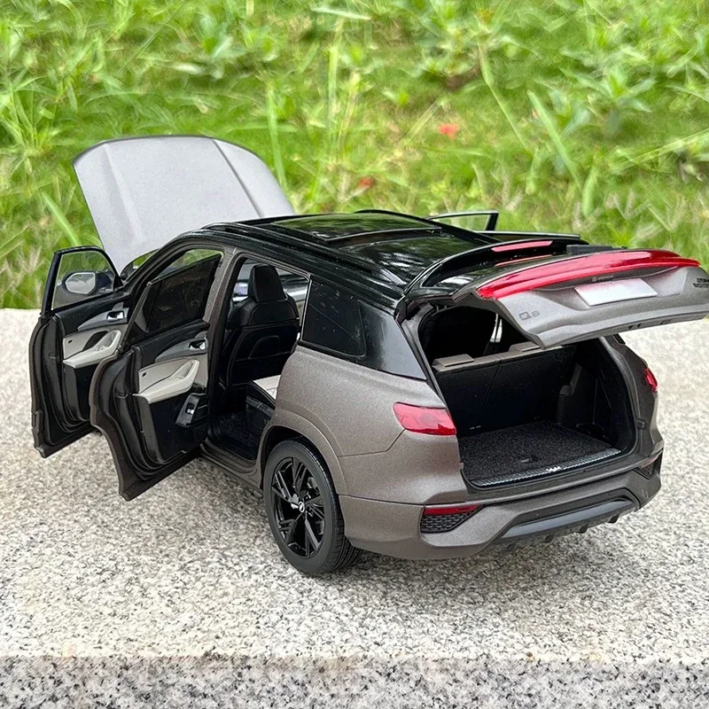 

1:18 Q6 2022, легкая версия, внедорожник, литая под давлением новая модель из сплава, имитация автомобиля, коллекция украшений, игрушки для мальчиков, подарки