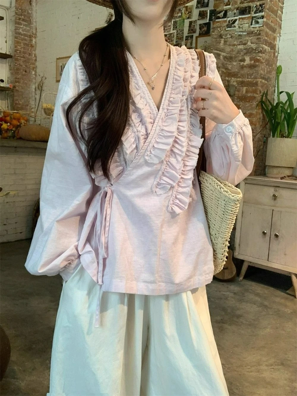 

Casual Korean Ruffles Patchwork Long Sleeved V-neck Shirt Women's Slimming Top