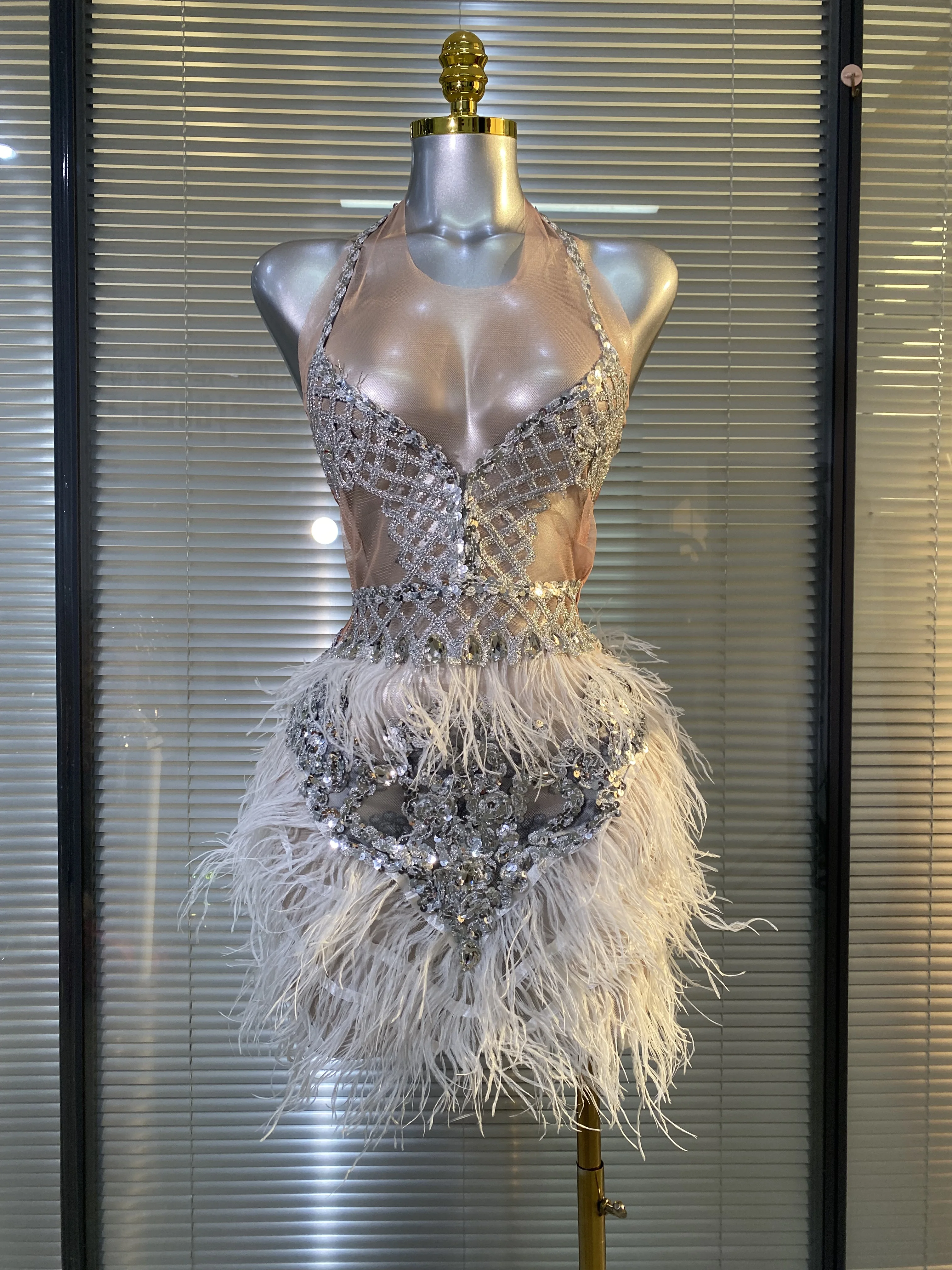 

Women Sexy Shining Crystal Feather Halter Mesh See Through Backless Mini Birthday Dress Stage Wear Nightclub Performance Costume