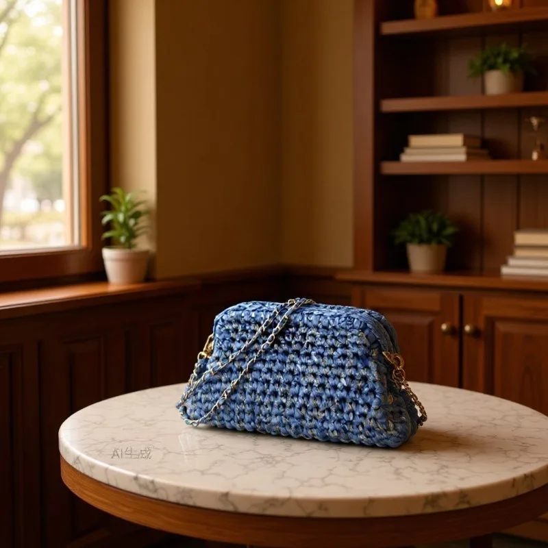 حقيبة نسائية منسوجة يدويًا 2025 حقيبة أحمر شفاه متخصصة عصرية جديدة سلسلة حقيبة ساعي فاخرة بلون سادة متعددة الاستخدامات #1