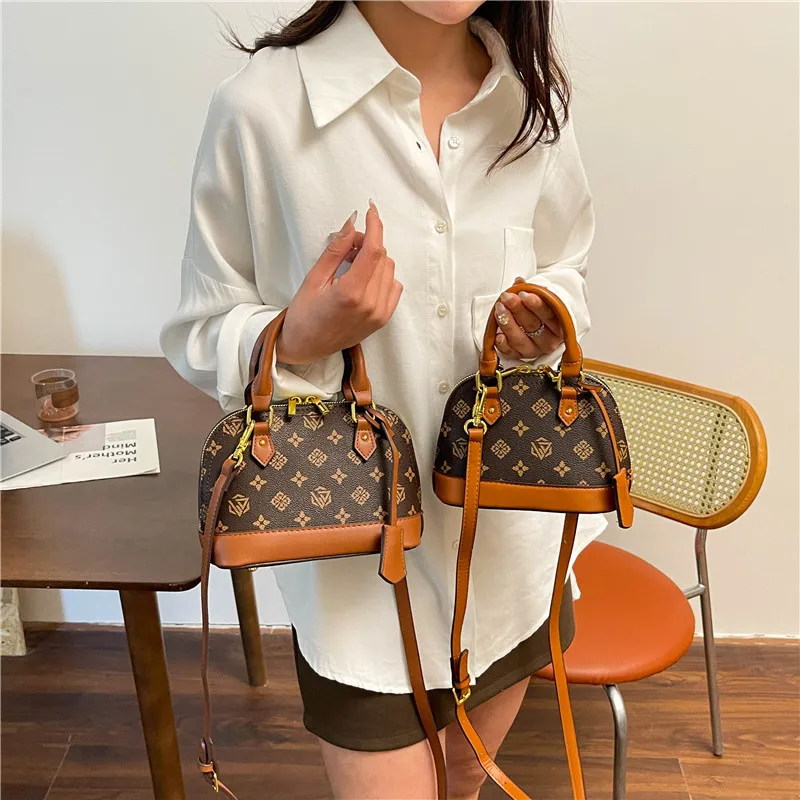 

Элегантная сумка с принтом в форме ракушки – универсальная женская сумка через плечо с верхней ручкой, премиальное исполнение, идеальный вариант для подарка.