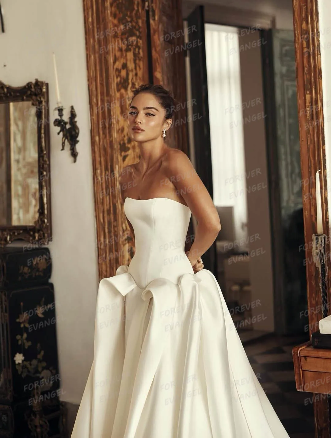 ชุดแต่งงานทรงเอไลน์แบบเรียบง่าย ผ้าซาติน สายเดี่ยว เปิดหลัง ไม่มีแขน ผ่าข้าง  สามารถสั่งตัดได้