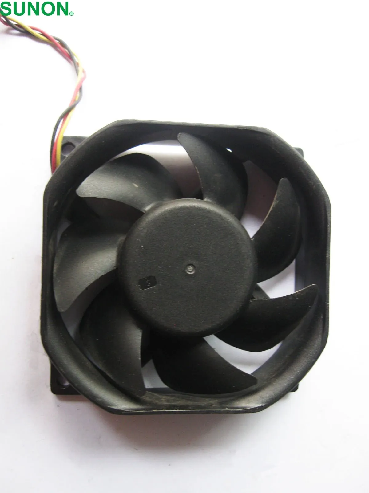 

1pcs KDE1208PTV2 13.MS.B2500.AR.GN DC 12V 2.8W 80mm 80x80x25mm 3-wire Server Square Cooling Fan