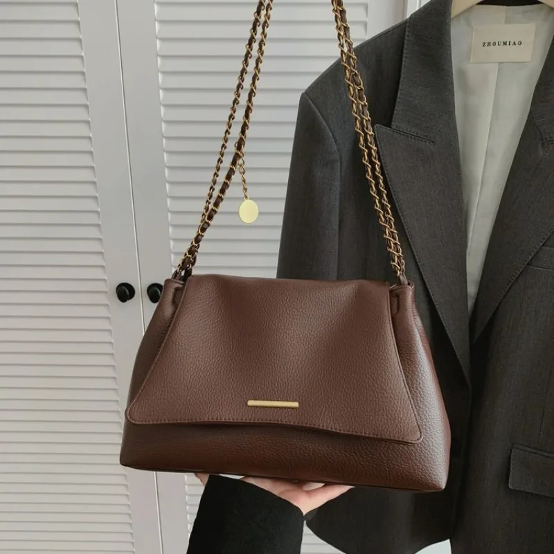 

Classic Elegant Diaper Bag Women Trendy Vintage Appearance Premium Leather Material Daily Outdoor Bag
