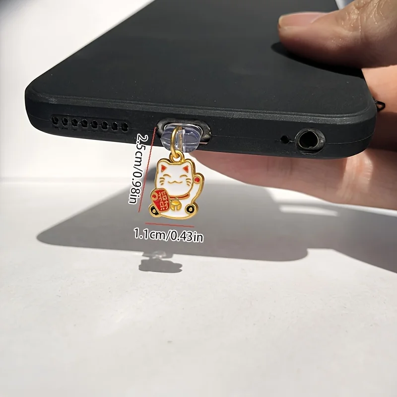1 Buah Mini Lucky Cat Penutup Debu Ponsel Dekorasi Pencegah Debu Liontin Penutup Port Pengisian Daya untuk iPhone/Type-C/Android