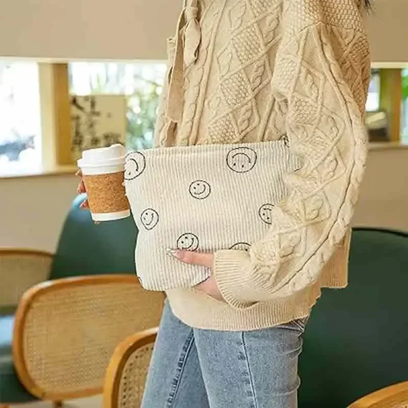 MMB01 Bolsas cosméticas de veludo com design estético para mulheres, estojo de lápis feminino