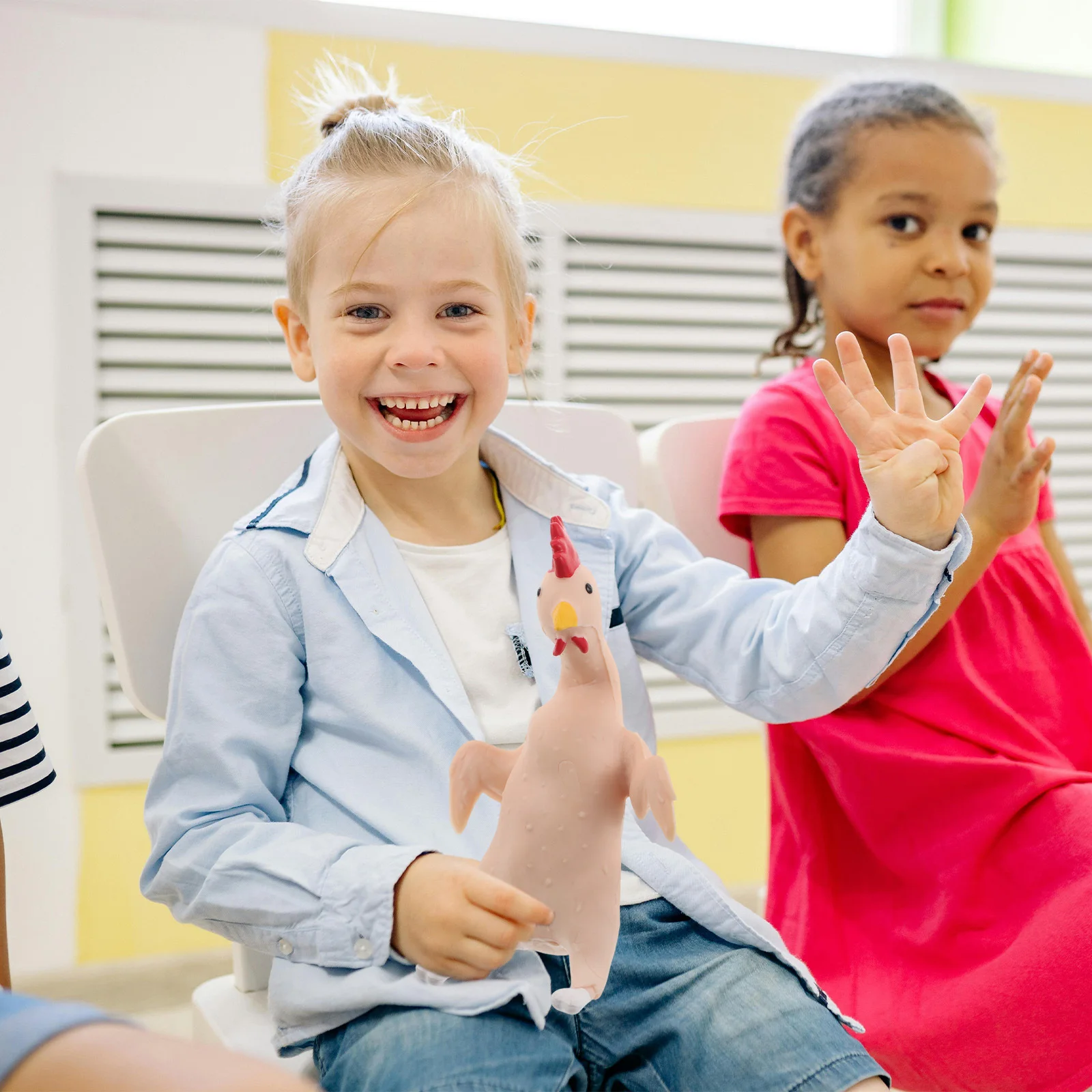 Screaming Chicken Toy Noise Maker Funny Squeeze Gag Stress Reliever Clucking Anti Sand Fidget