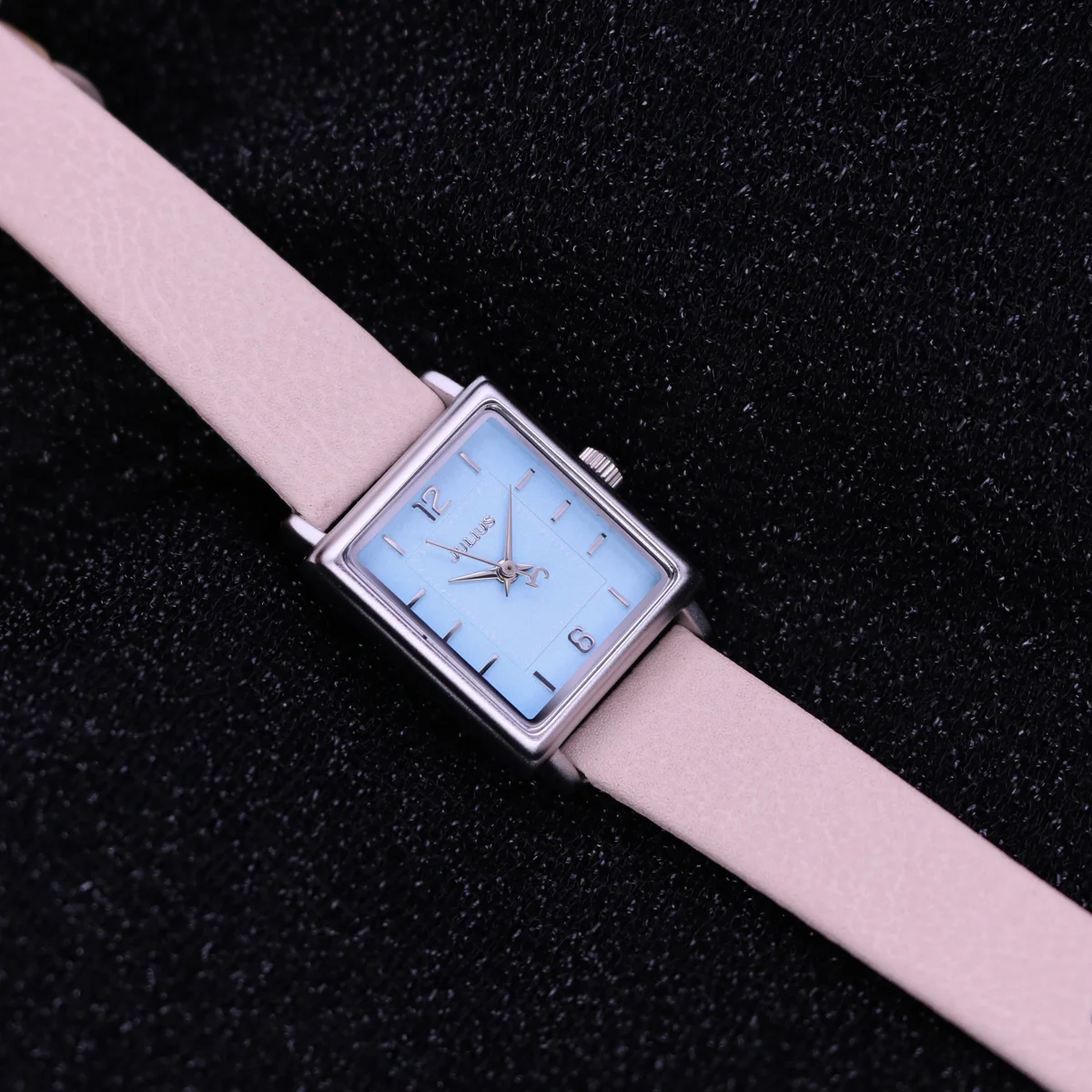 

Женские наручные часы Julius. Элегантный дизайн Корея. Кожанный ремешок разных цветов. Для подарка на день рождения JA-787