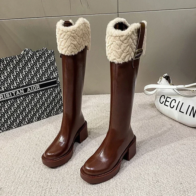 Botas largas marrones hasta la rodilla para mujer, zapatos góticos cálidos, cómodos, tacón cuadrado, hebilla de cinturón, plataforma, borde de felpa, Invierno