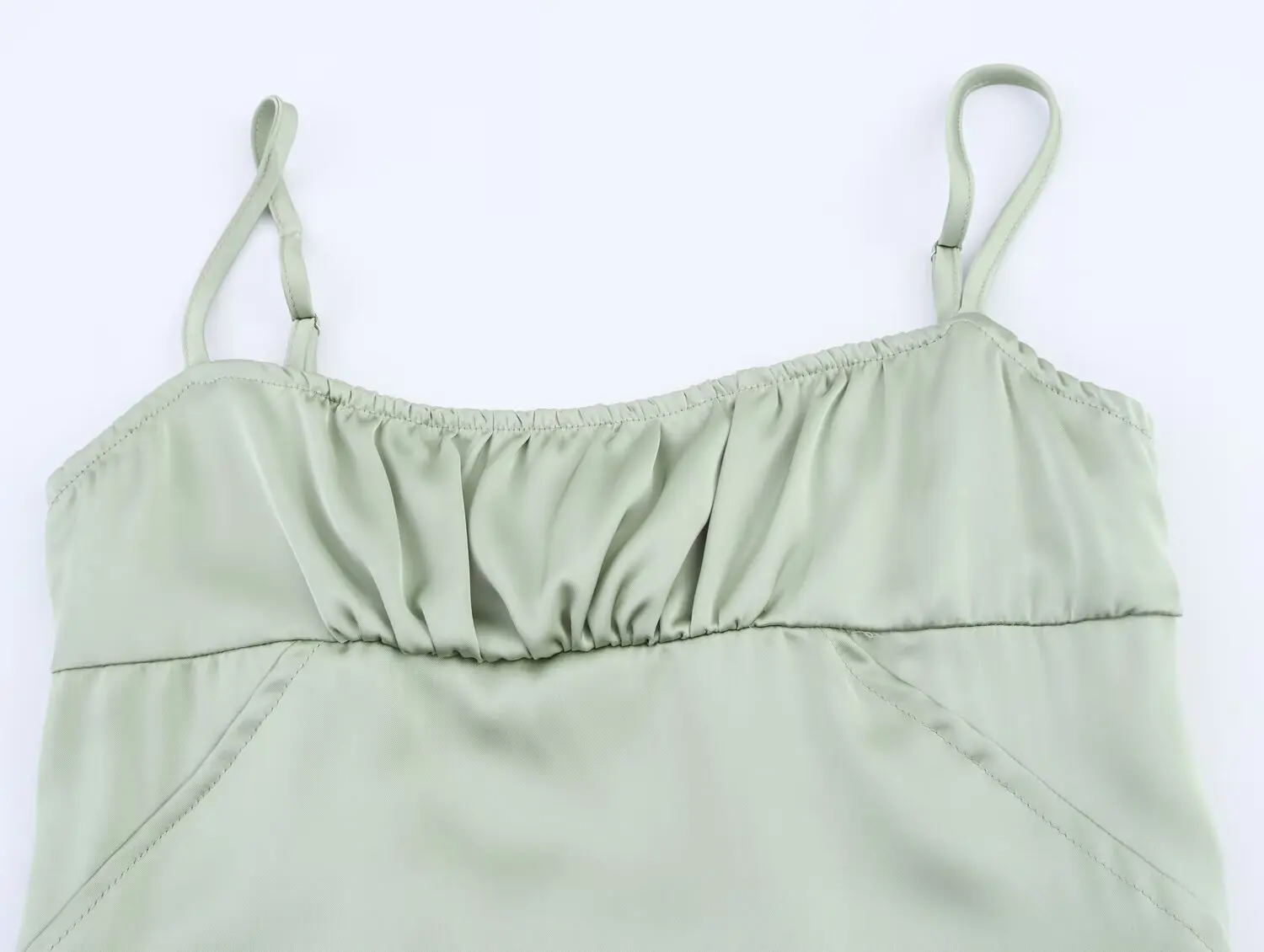 2025년 신상 여성 의류 유럽 및 미국 스타일 패셔너블한 분위기의 슬릿 실크 새틴 질감 얇은 스트랩 드레스