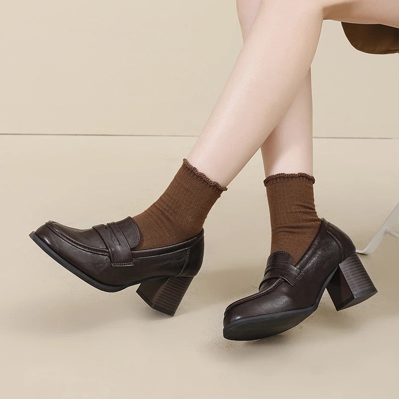 

Новые женские туфли-лоферы 2026 года: кожаные, с круглым носком, на резиновой подошве, на высоком каблуке, в ретро-британском стиле, без застежек, на толстой подошве