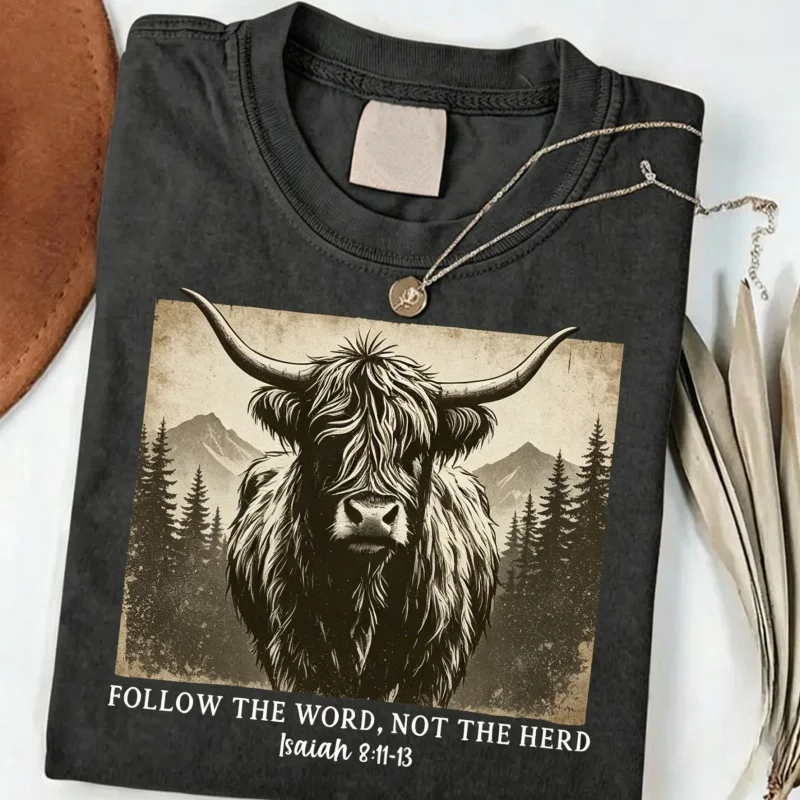 Camiseta Vintage con Gráfico de Vaca Highland Lavada, con la Frase 'Sigue la Palabra, No el Rebaño', para Hombres y Mujeres