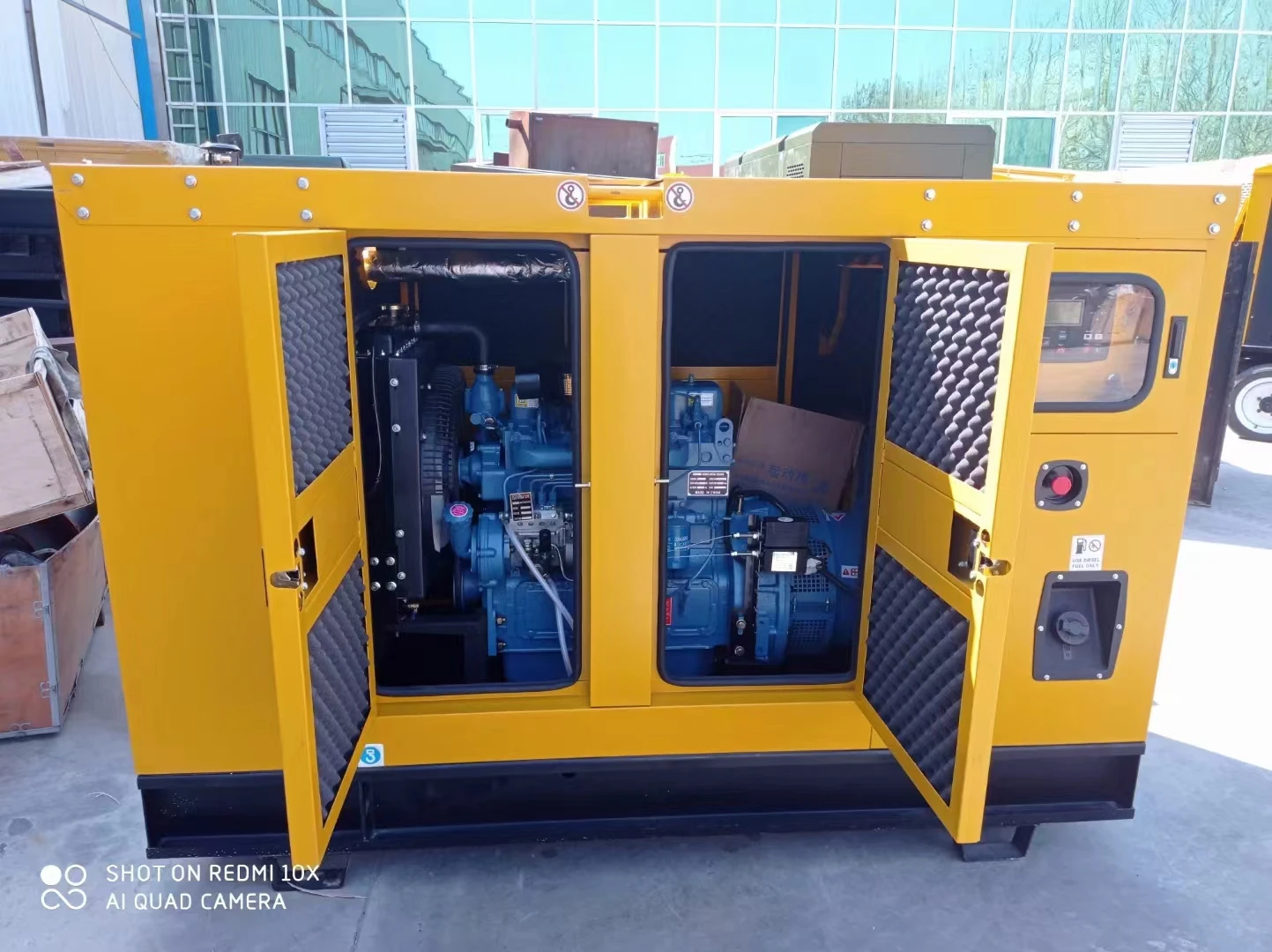 مولد ديزل صامت عازل للصوت عالي الجودة من ويفانغ ريكاردو 40kw 50kva مع مولد كهربائي بدون فرش وخزان وقود أساسي