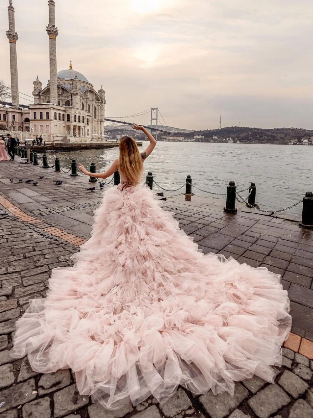 Gaun pengantin Halter romantis gaun berjenjang elegan merah muda untuk pengantin anggun panjang selantai gaun pengantin Vestido De Novia