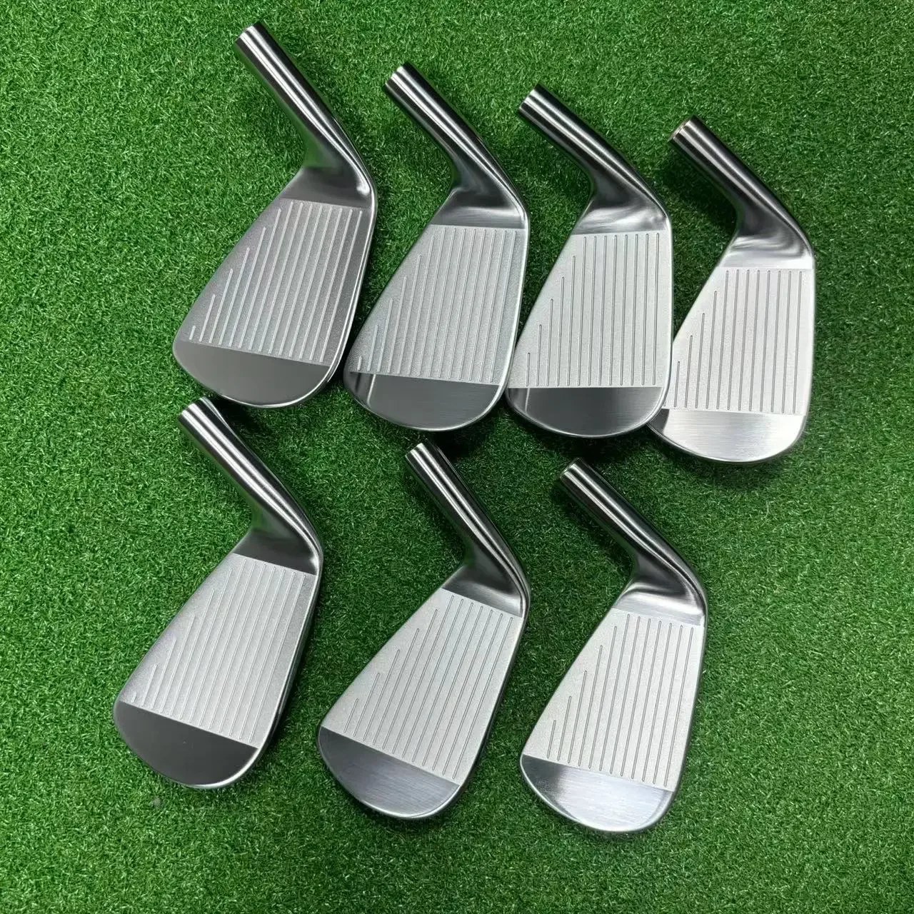 

Golf Iron Set 7PCS 4-P S20C Soft Carbon Steel Forged Head KM700Golf Club