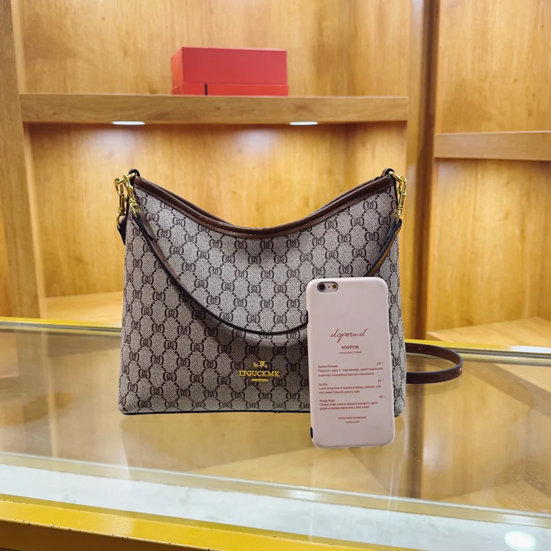 حقيبة كتف تحت الإبط مونوغرام لعام 2025 للنساء، محفظة مستوحاة من المصمم ذات سعة كبيرة، حقيبة كروس عصرية، نمط عتيق