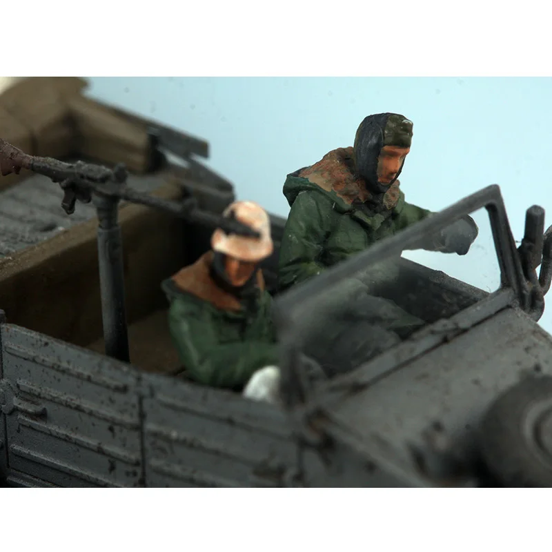 1:72 Scale Resin German Winter Military Vehicle Driver 2-person Scene Accessory Model Adult Toys Classics Gifts Static Display